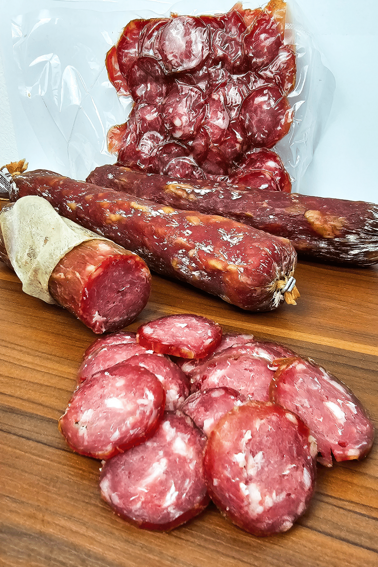 Salame Suíno Artesanal Defumado Italiano, Curado e Fatiado (50 dias de Maturação) RS 250g