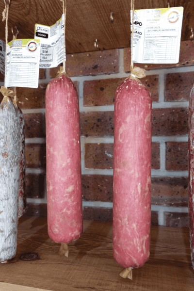 Salame Artesanal Defumado Tipo Italiano Meia cura 420g 15 dias de maturação
