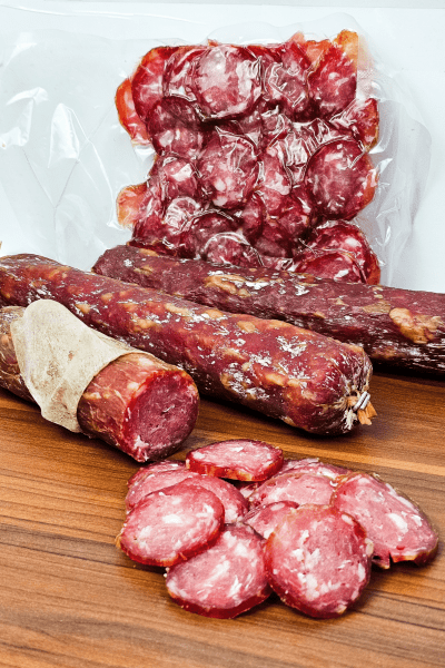 Salame Suíno Artesanal Defumado Italiano, Curado e Fatiado (50 dias de Maturação) RS 250g