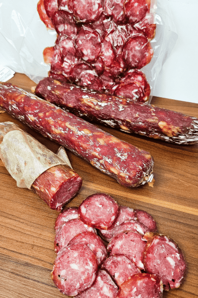 Salame Suíno Artesanal Defumado Italiano, Curado e Fatiado (50 dias de Maturação) RS 250g