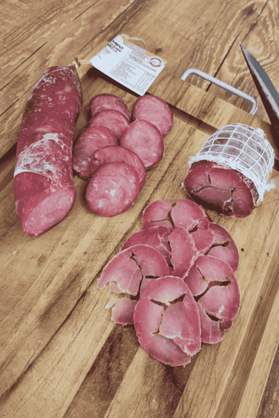 Kit Bagual: 10 Salames Suíno Defumados Tipo Italiano Meia Cura(500g cada) ou Curados(320g cada) +4 Copas Lombo Suína Defumadas Meia cura(550g cada) ou Curadas(400g cada) + 1 Copa Lombo de Brinde  