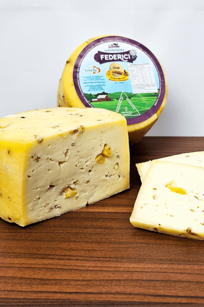 Queijo Artesanal Temperado Com Nozes E Damasco Federici Meia Cura 550g TOP 2 do RS (Prêmio Prata)