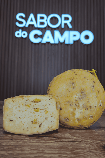 Queijo Artesanal Temperado Com Nozes E Damasco Meia Cura 550g TOP 2 do RS (Prêmio Prata)