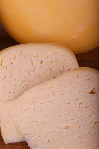 Queijo Colonial Artesanal Amanteigado Meia cura 700g Leite tipo A Top 1 do RS (Prêmio Ouro)