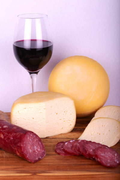 Queijo Colonial Artesanal Amanteigado Meia cura 700g Leite tipo A Top 1 do RS (Prêmio Ouro)
