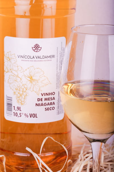 Vinho Branco Seco Colonial Valdameri Uva Niágara Serra Gaúcha